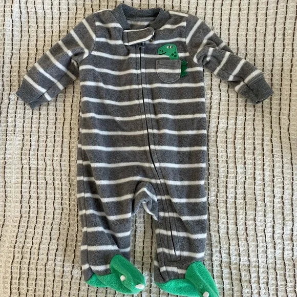 LOT OF 9 BOYS FALL/WINTER LONG SLEEVE ONSIES/PJ'S SIZE NEWBORN - Picture 11 of 12